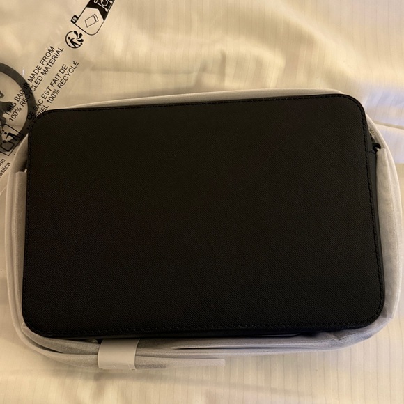 Jet Set Large  Crossbody Bag - Picture 5 of 6